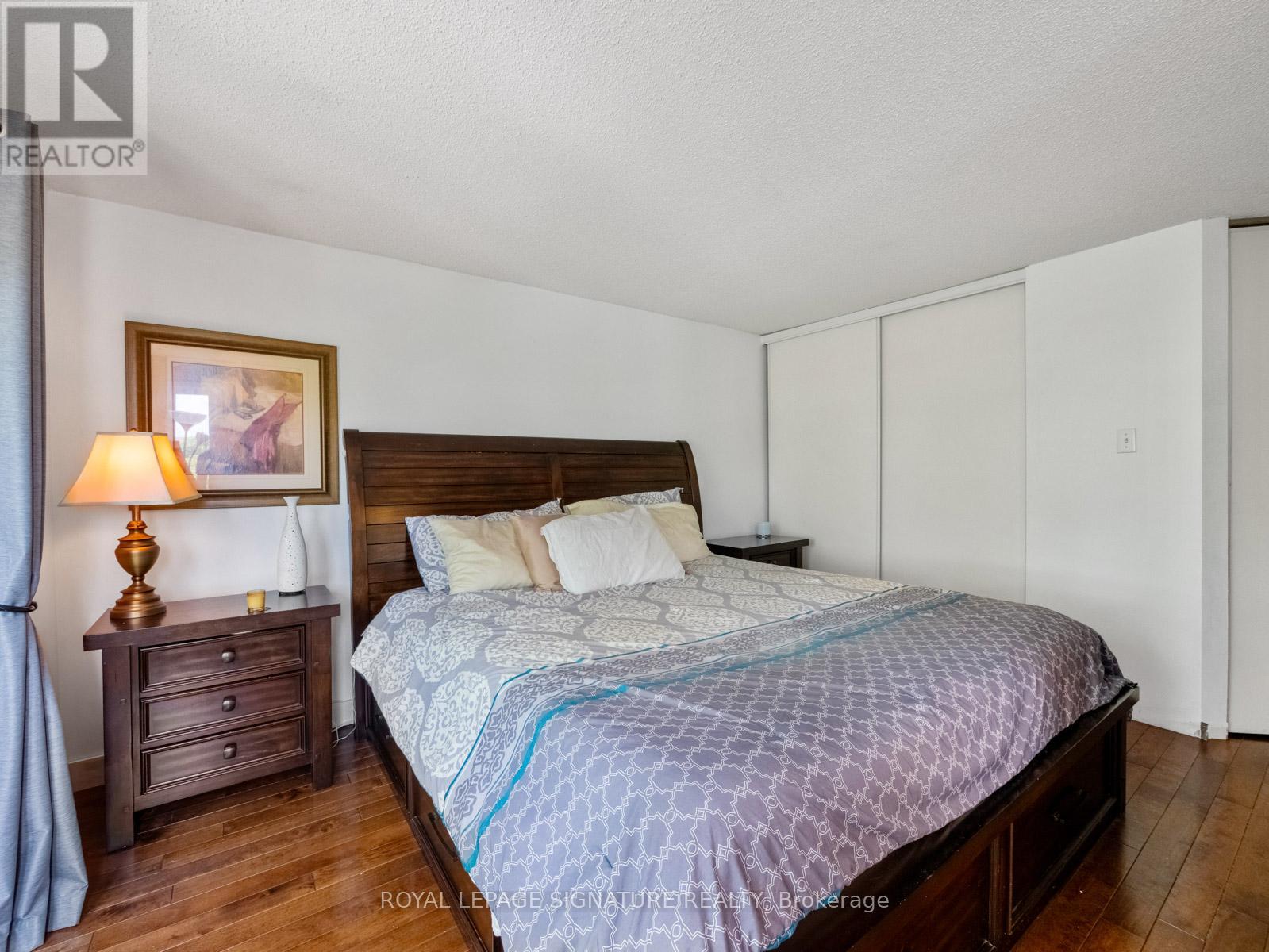 1558 Litchfield Road, Oakville, Ontario  L6H 5P3 - Photo 34 - W12390816