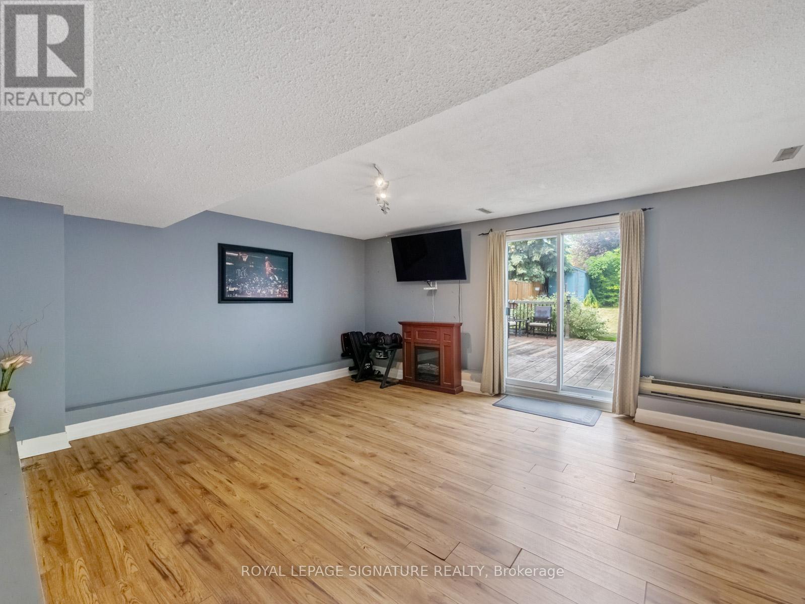 1558 Litchfield Road, Oakville, Ontario  L6H 5P3 - Photo 38 - W12390816