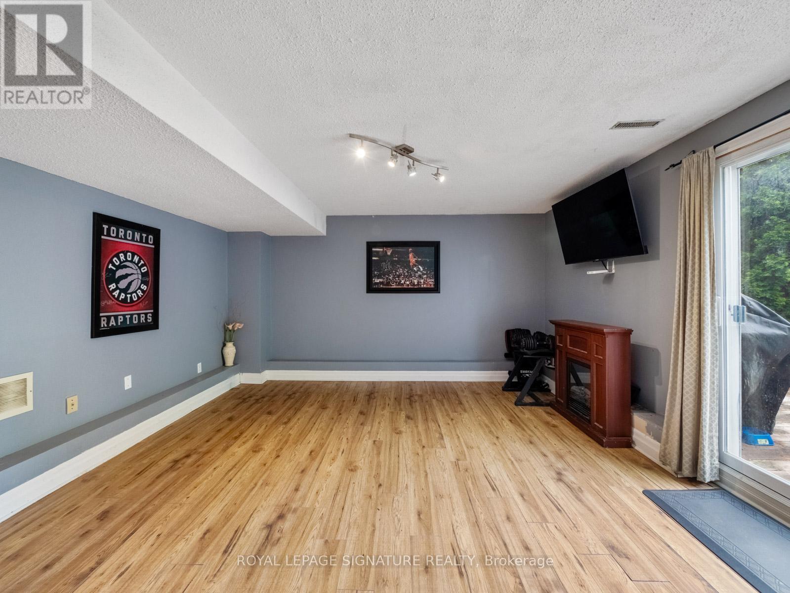 1558 Litchfield Road, Oakville, Ontario  L6H 5P3 - Photo 39 - W12390816