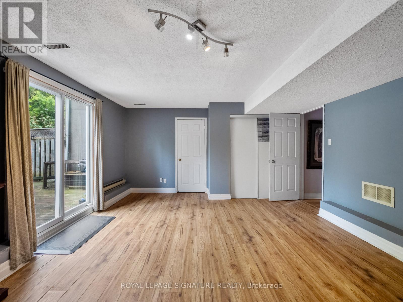1558 Litchfield Road, Oakville, Ontario  L6H 5P3 - Photo 40 - W12390816