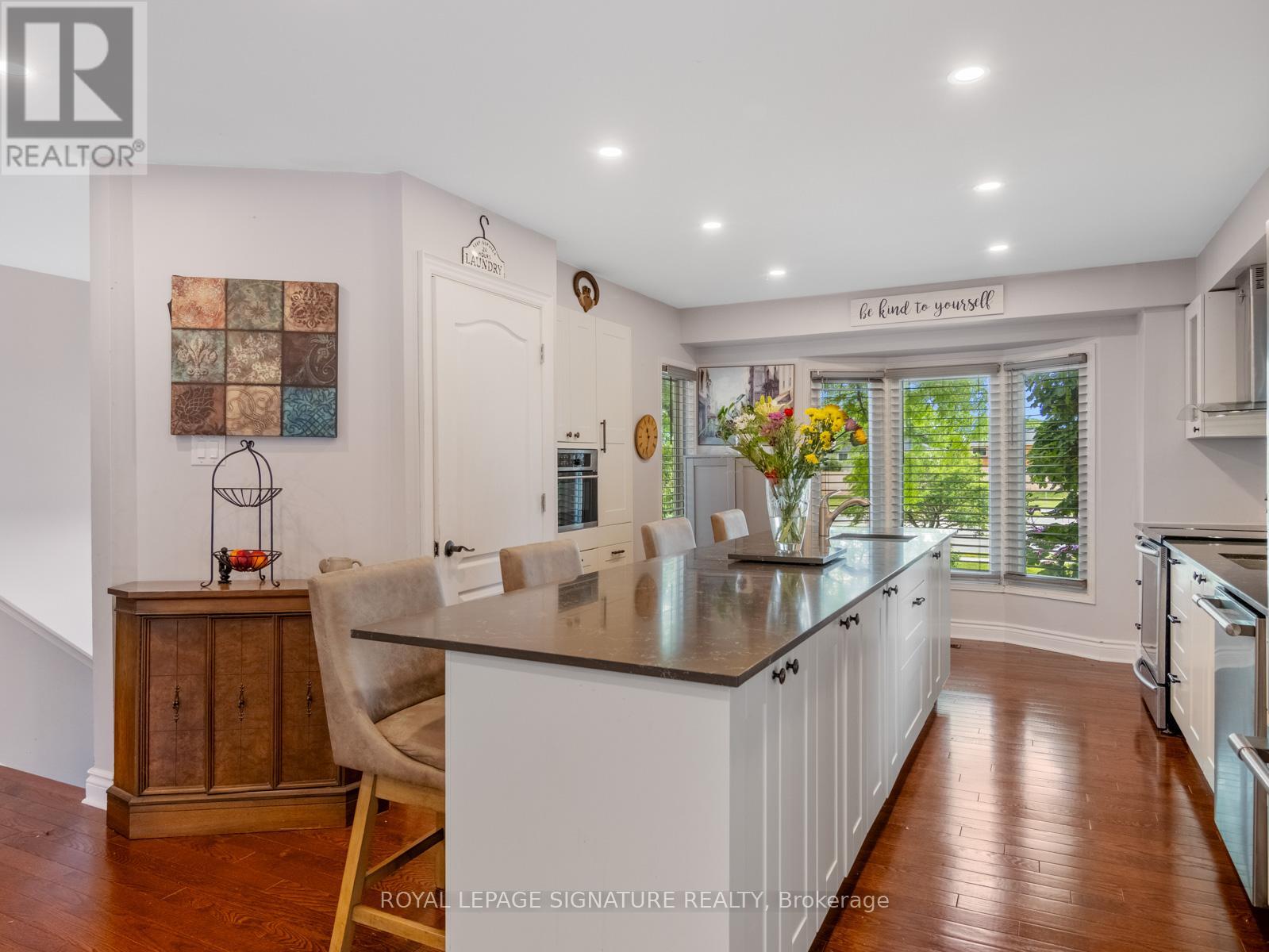 1558 Litchfield Road, Oakville, Ontario  L6H 5P3 - Photo 9 - W12390816