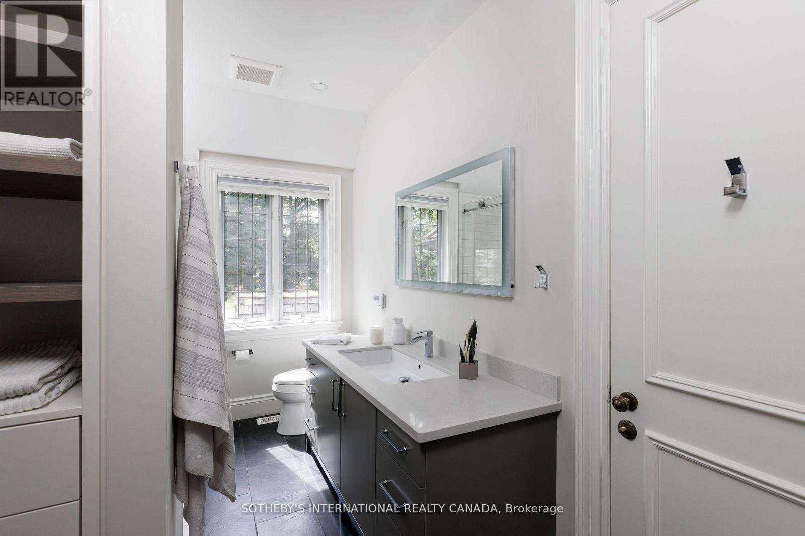 67 Kingsway Crescent, Toronto, Ontario  M8X 2R5 - Photo 30 - W12390855