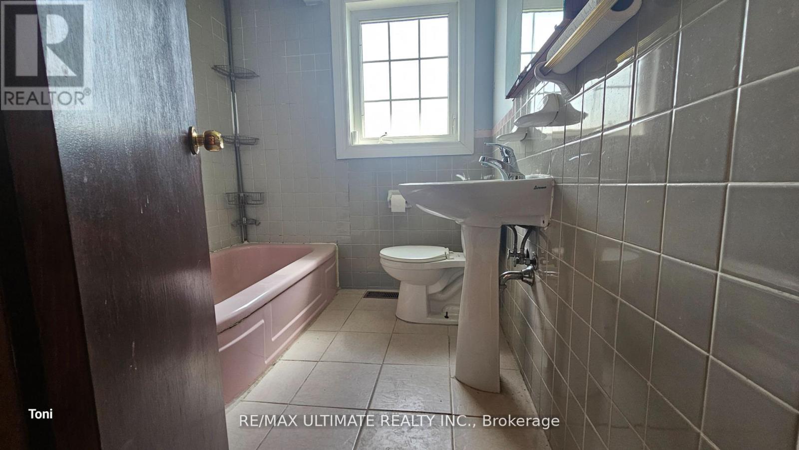 300 Earlscourt Avenue, Toronto, Ontario  M6E 4B8 - Photo 16 - W12390886