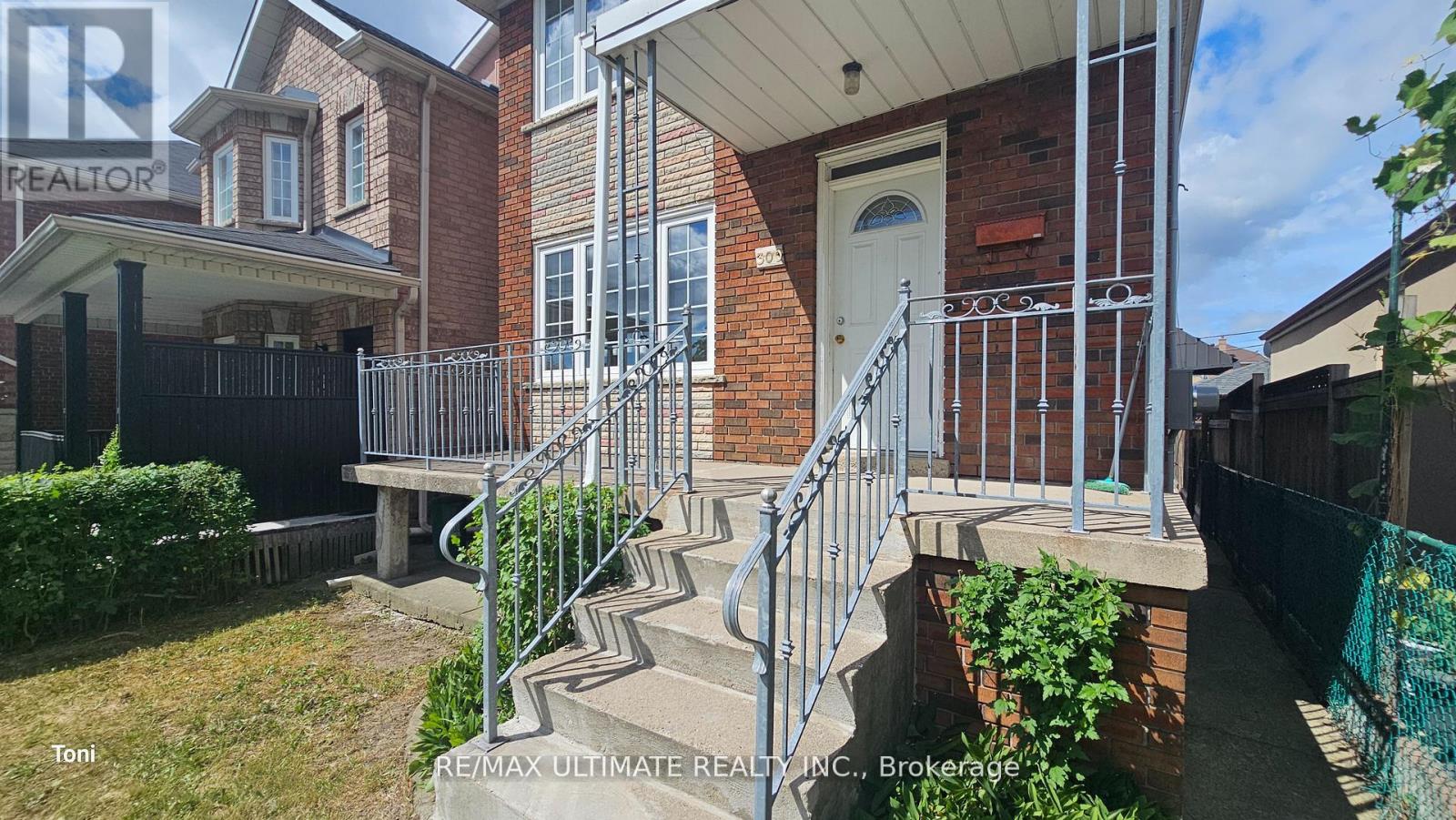 300 Earlscourt Avenue, Toronto, Ontario  M6E 4B8 - Photo 2 - W12390886