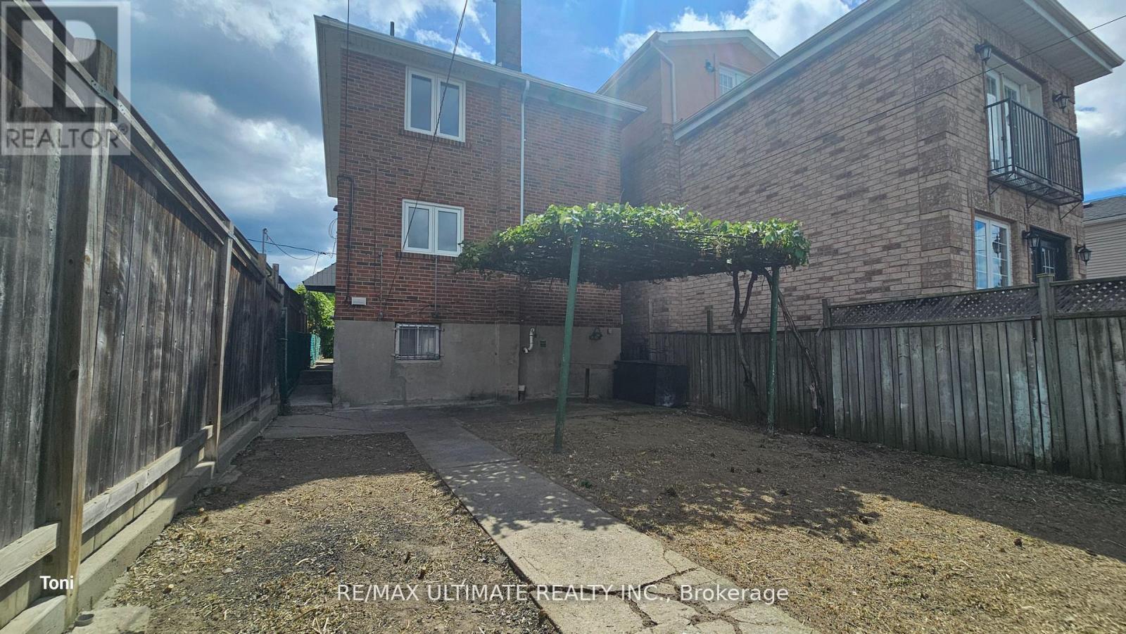 300 Earlscourt Avenue, Toronto, Ontario  M6E 4B8 - Photo 23 - W12390886