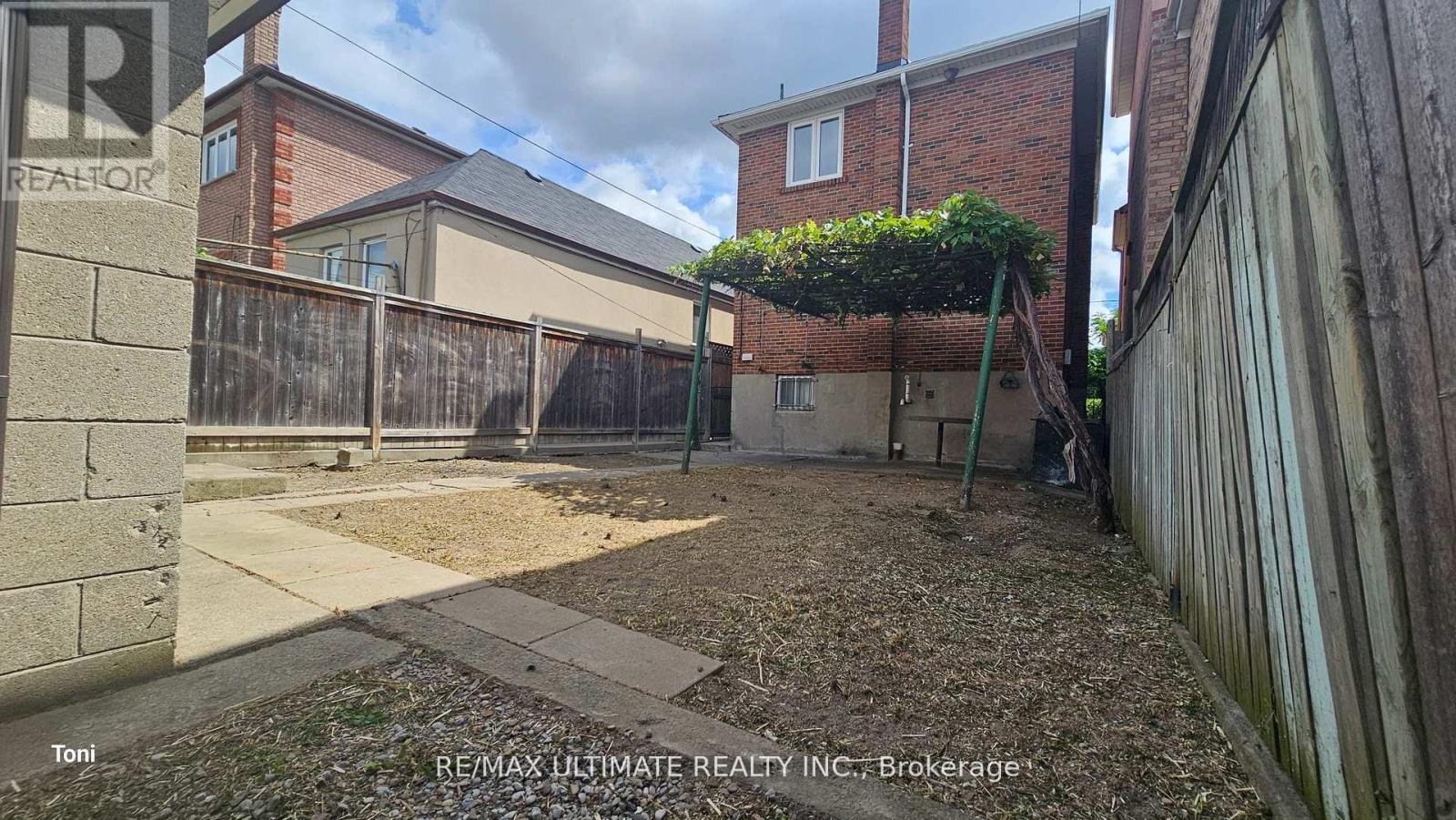 300 Earlscourt Avenue, Toronto, Ontario  M6E 4B8 - Photo 27 - W12390886