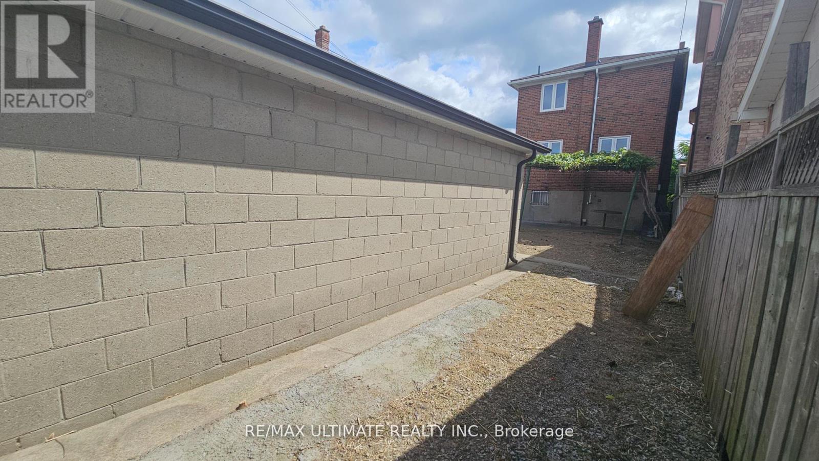 300 Earlscourt Avenue, Toronto, Ontario  M6E 4B8 - Photo 28 - W12390886
