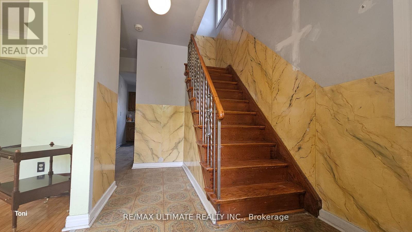300 Earlscourt Avenue, Toronto, Ontario  M6E 4B8 - Photo 3 - W12390886