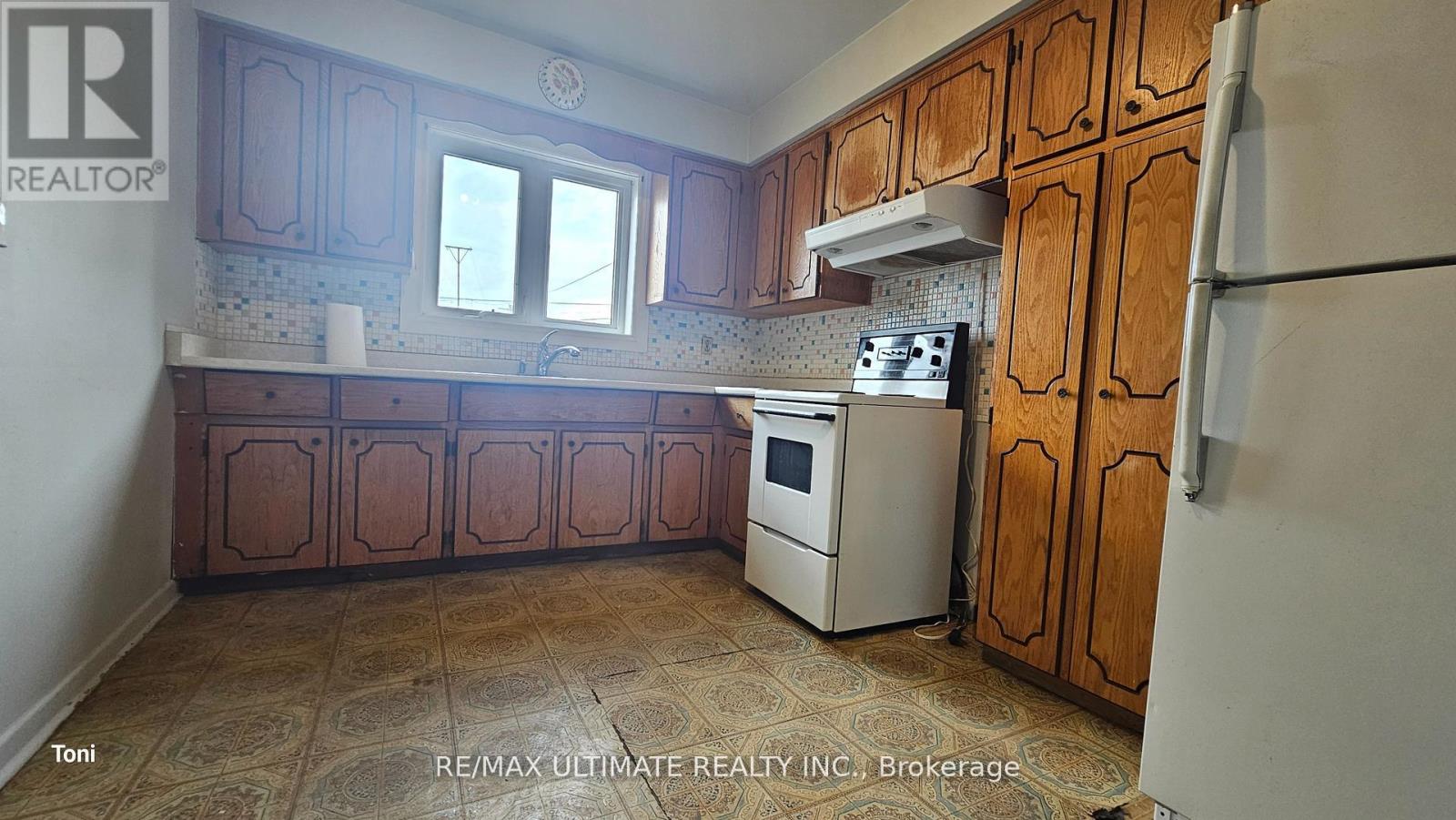 300 Earlscourt Avenue, Toronto, Ontario  M6E 4B8 - Photo 8 - W12390886