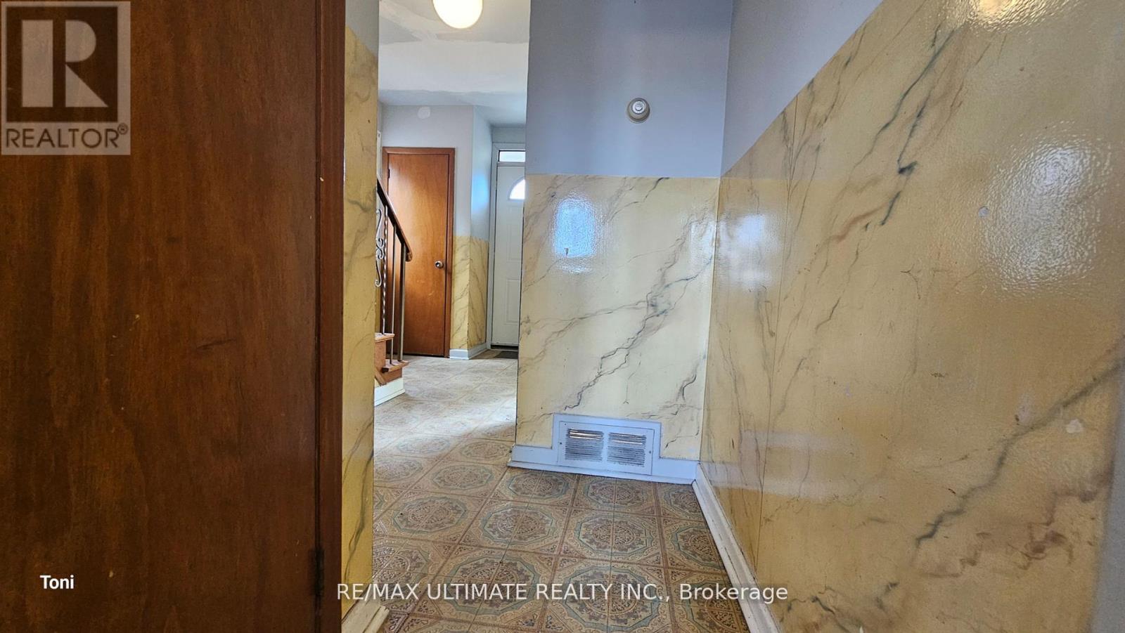 300 Earlscourt Avenue, Toronto, Ontario  M6E 4B8 - Photo 9 - W12390886