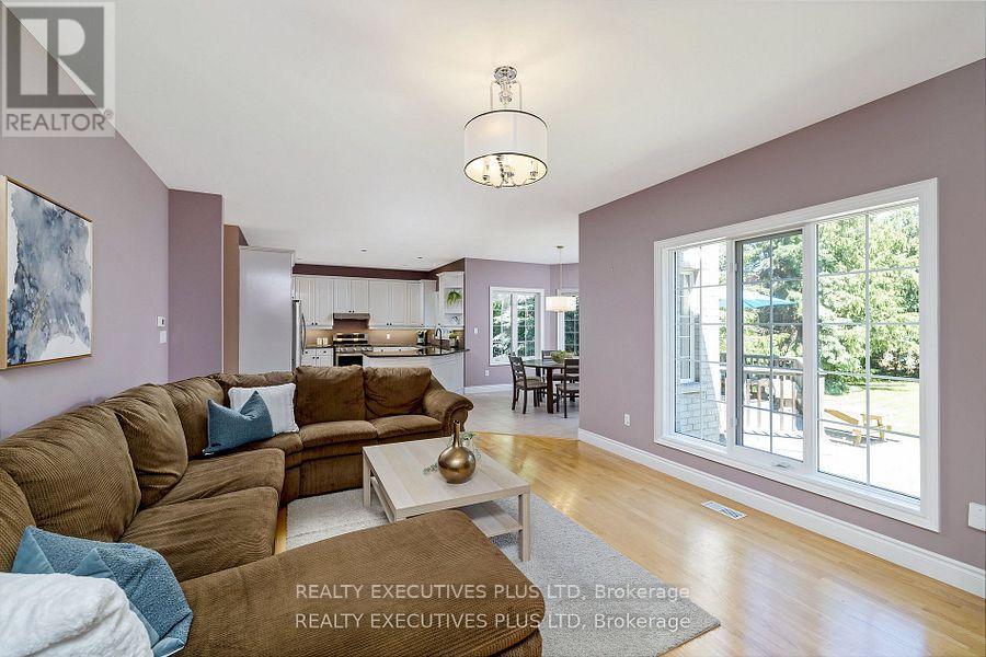 2547 Morrison Avenue, Mississauga, Ontario  L5C 3J6 - Photo 12 - W12390890
