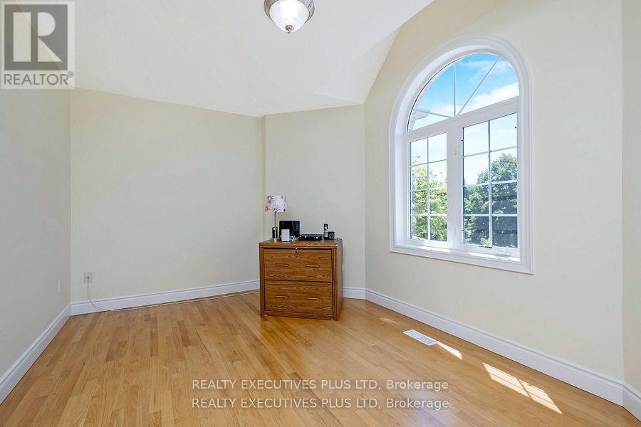 2547 Morrison Avenue, Mississauga, Ontario  L5C 3J6 - Photo 19 - W12390890