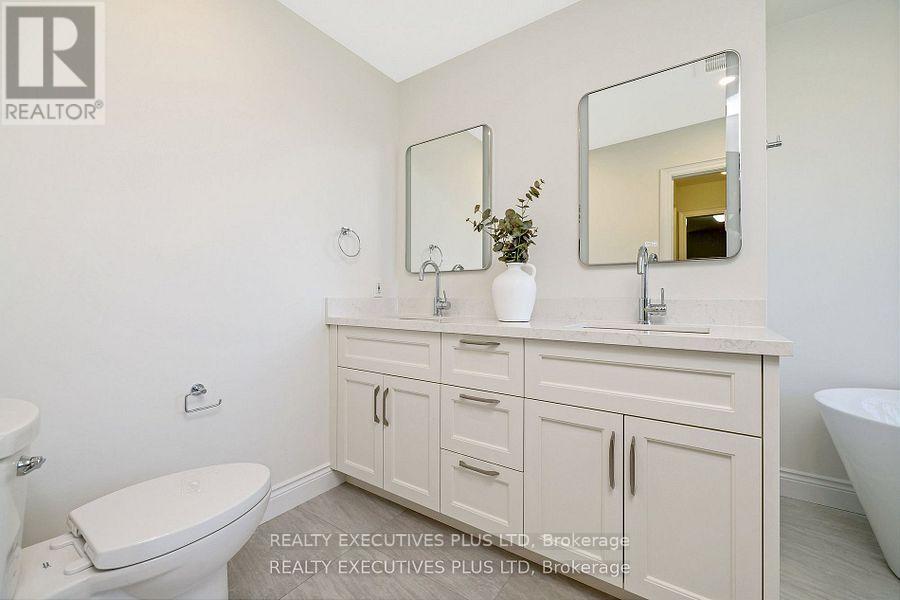 2547 Morrison Avenue, Mississauga, Ontario  L5C 3J6 - Photo 21 - W12390890