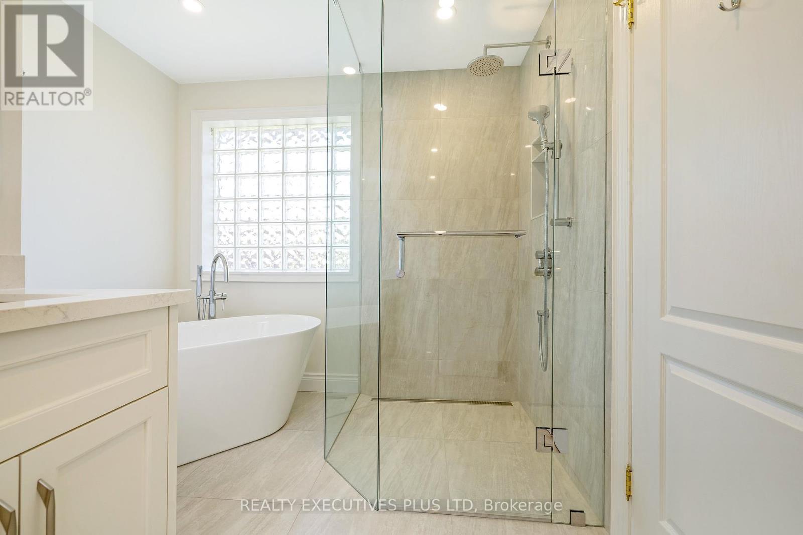 2547 Morrison Avenue, Mississauga, Ontario  L5C 3J6 - Photo 22 - W12390890