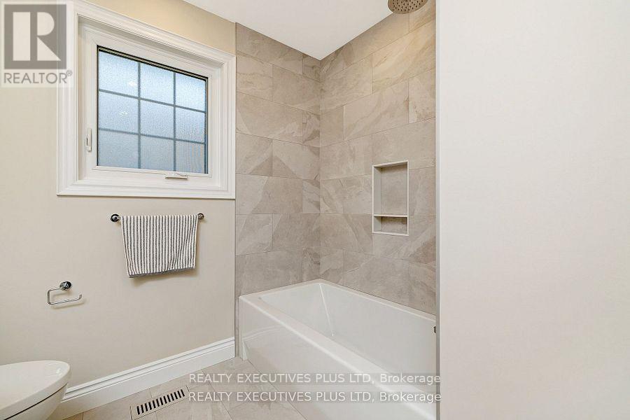 2547 Morrison Avenue, Mississauga, Ontario  L5C 3J6 - Photo 23 - W12390890