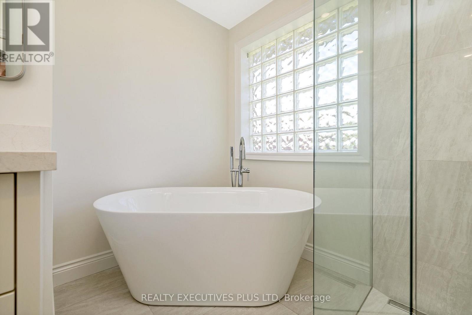 2547 Morrison Avenue, Mississauga, Ontario  L5C 3J6 - Photo 29 - W12390890