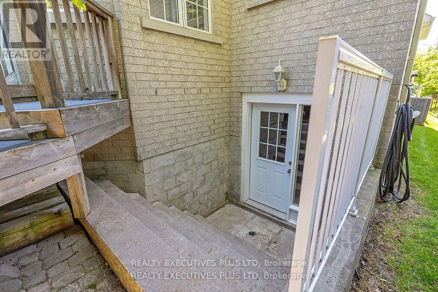 2547 Morrison Avenue, Mississauga, Ontario  L5C 3J6 - Photo 39 - W12390890
