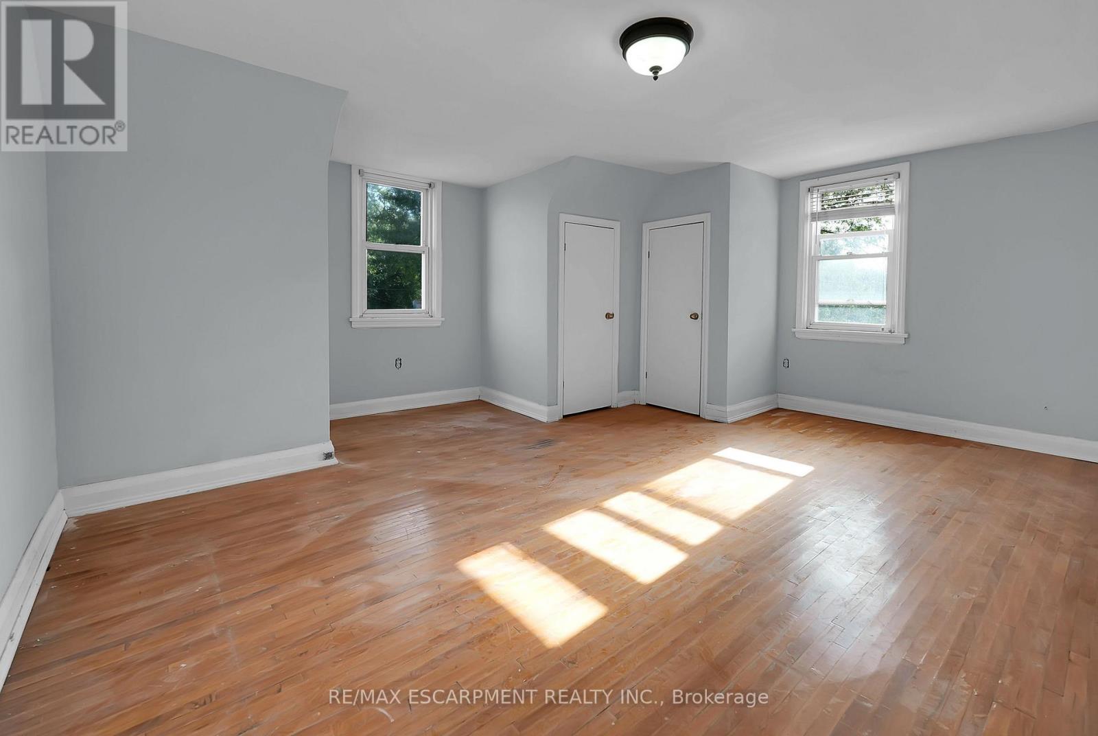 9 Arlington Avenue, St. Catharines, Ontario  L2P 3A3 - Photo 11 - X12390850