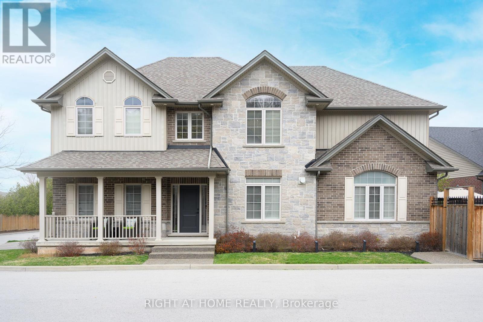 9 - 270 MAIN STREET W, Grimsby, Ontario