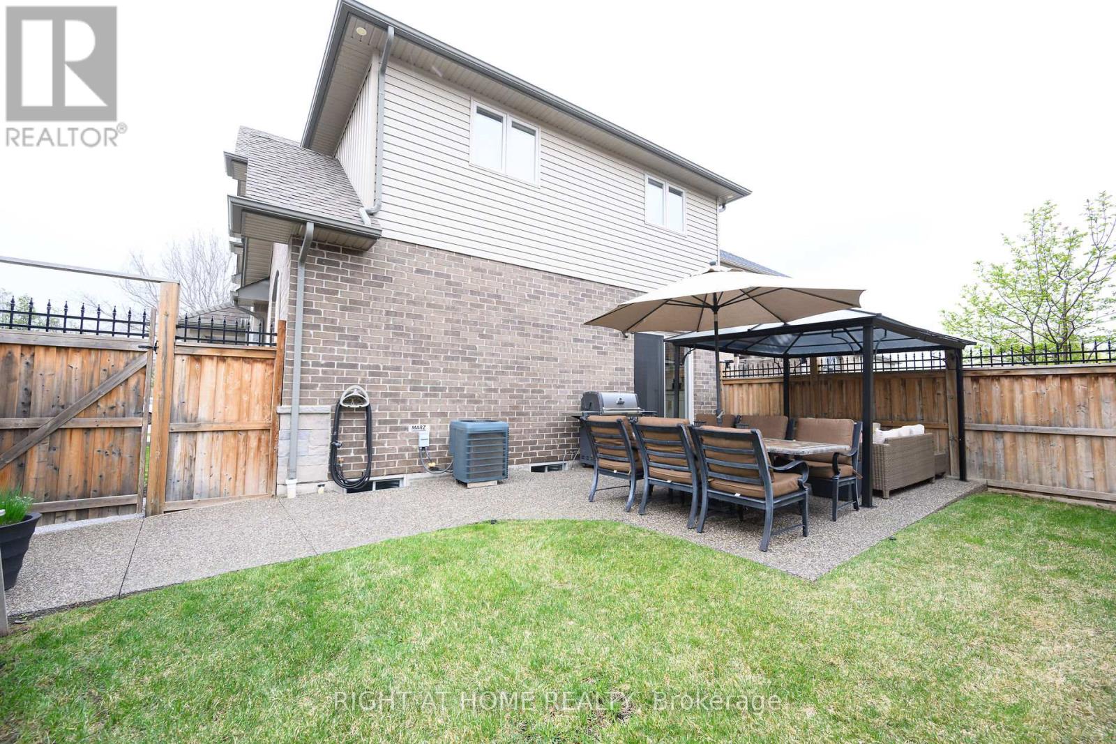 9 - 270 Main Street W, Grimsby, Ontario  L3M 0B3 - Photo 40 - X12390900