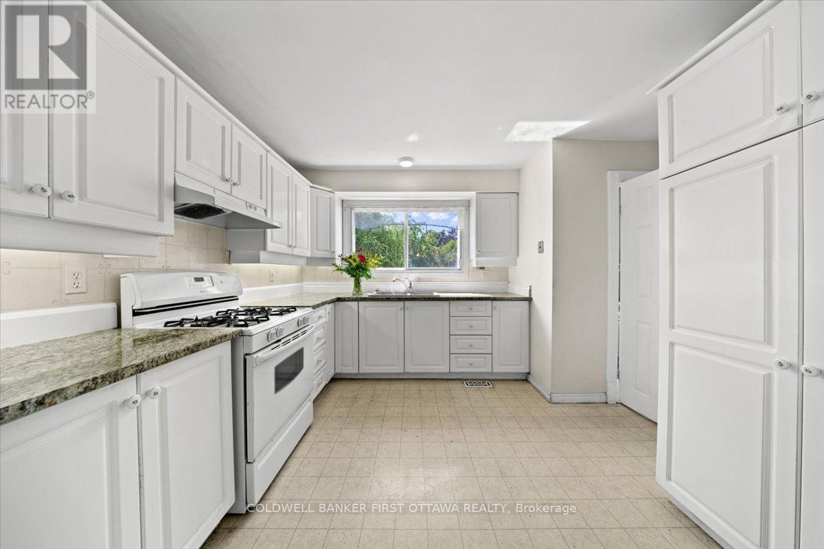 2326 Harding Road, Ottawa, Ontario  K1G 3B9 - Photo 24 - X12359814