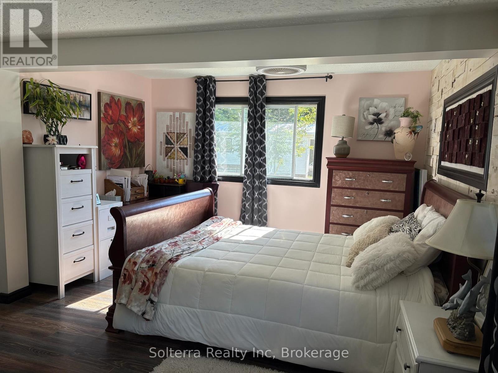 Unit #402 - 1713 Highway 11 S, Gravenhurst, Ontario  P0E 1G0 - Photo 21 - X12361417