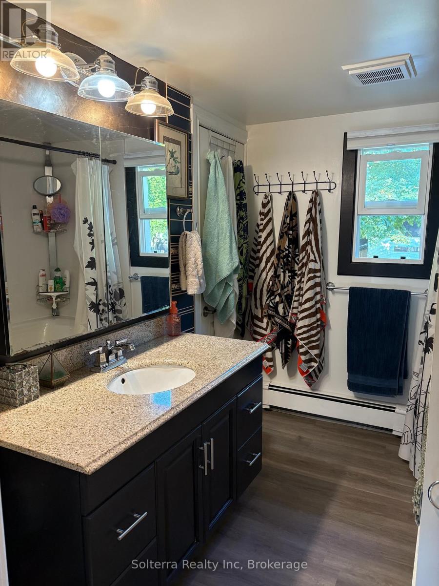 Unit #402 - 1713 Highway 11 S, Gravenhurst, Ontario  P0E 1G0 - Photo 25 - X12361417
