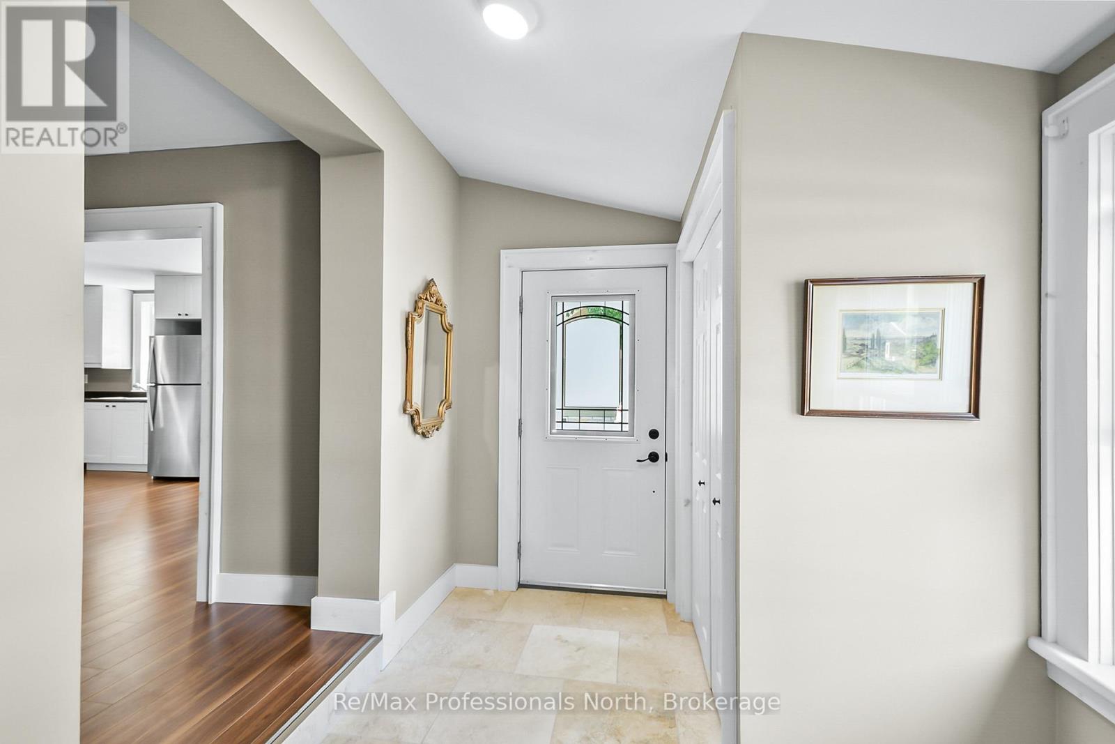 450 Mary Street N, Gravenhurst, Ontario  P1P 1G1 - Photo 3 - X12376268