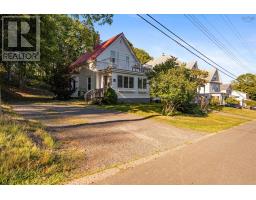 84 Elm Street, New Glasgow, Ca