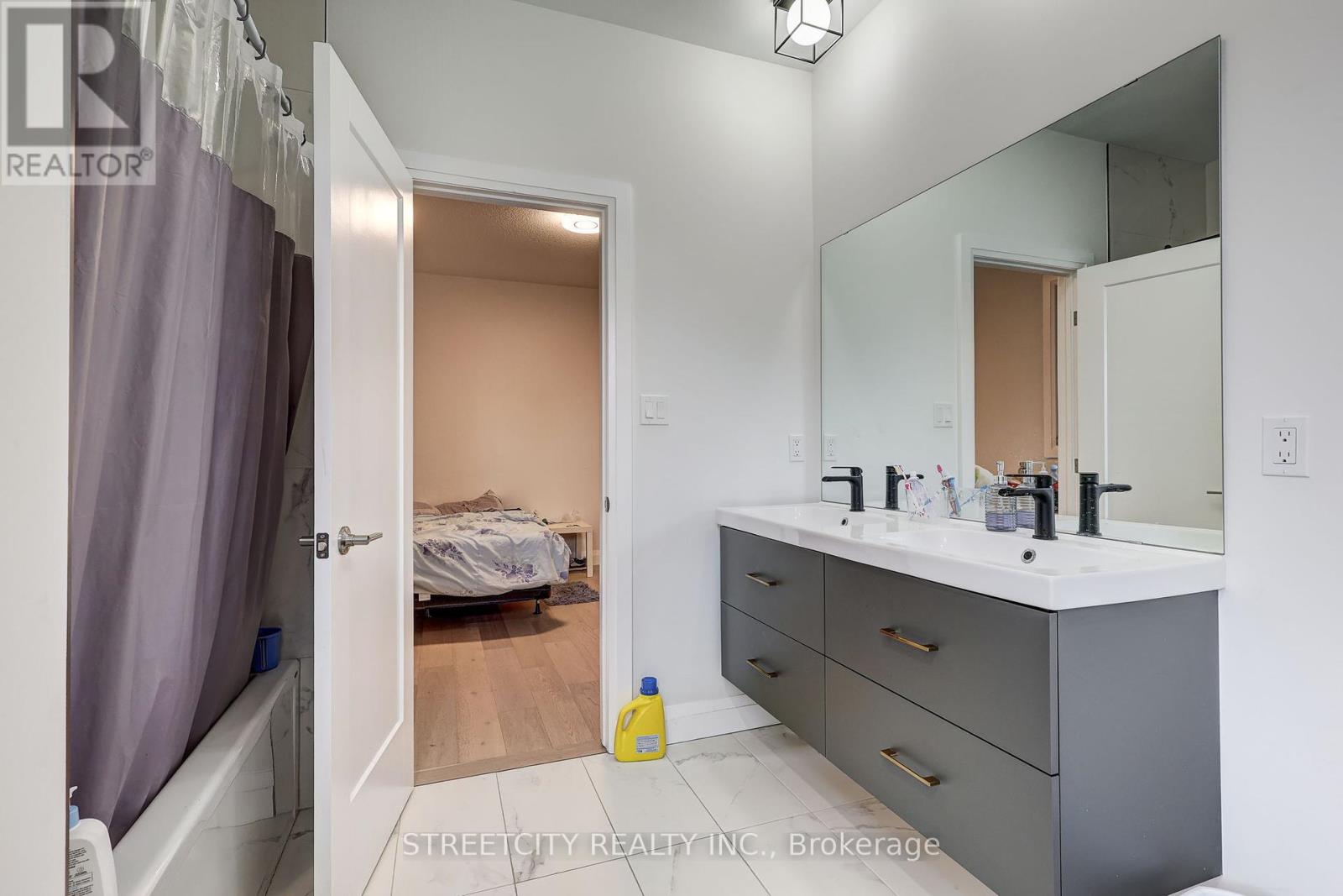 42 Alexander Circle, Strathroy-Caradoc, Ontario  N7G 0B5 - Photo 31 - X12391052