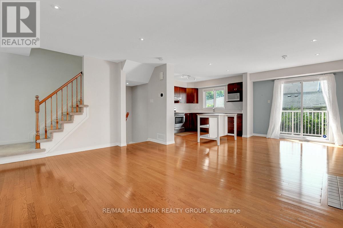553 Burleigh Private, Ottawa, Ontario  K1J 1J9 - Photo 7 - X12391141