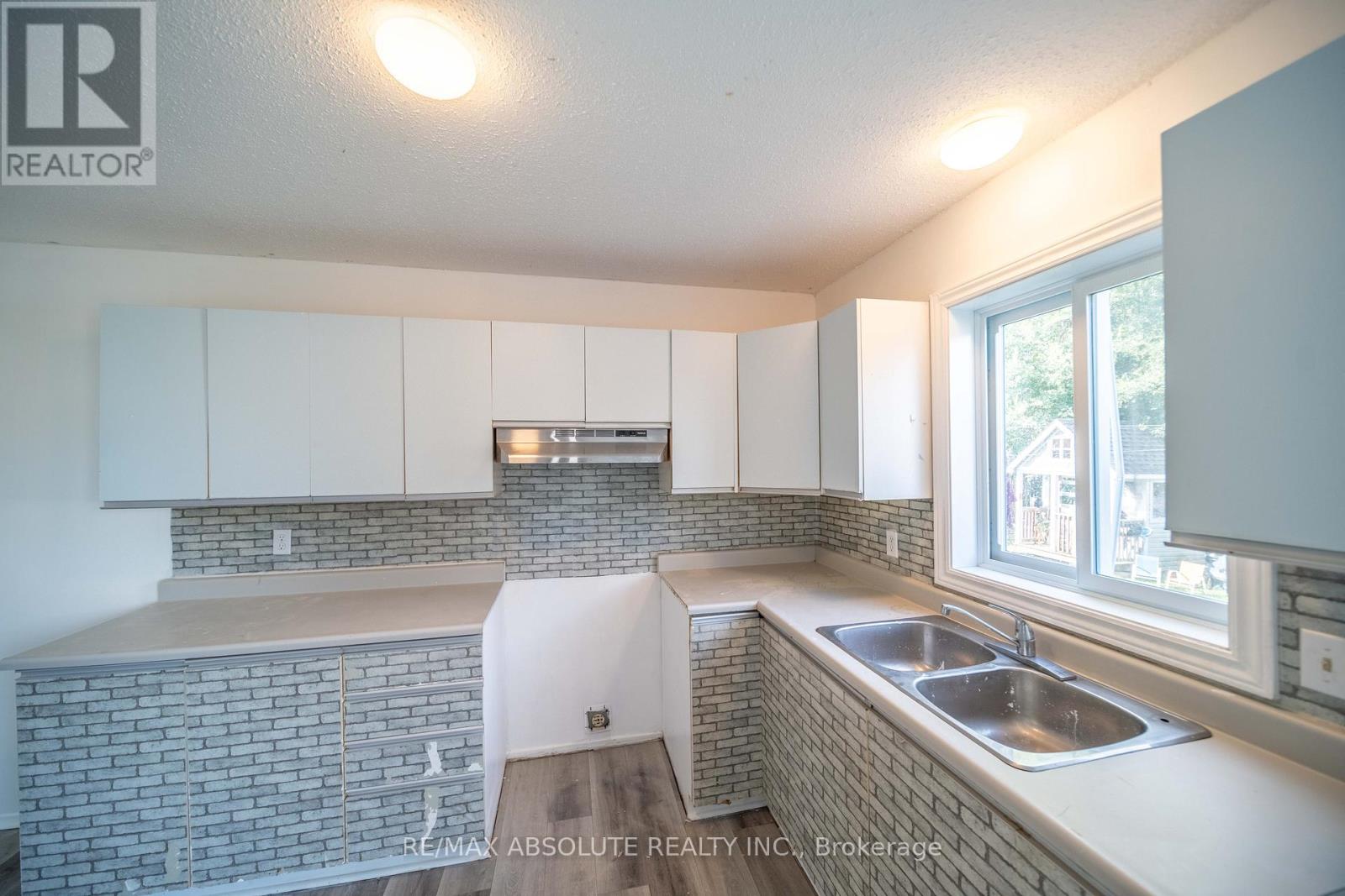 294 Therese Avenue, Clarence-Rockland, Ontario  K4K 1G9 - Photo 11 - X12391206