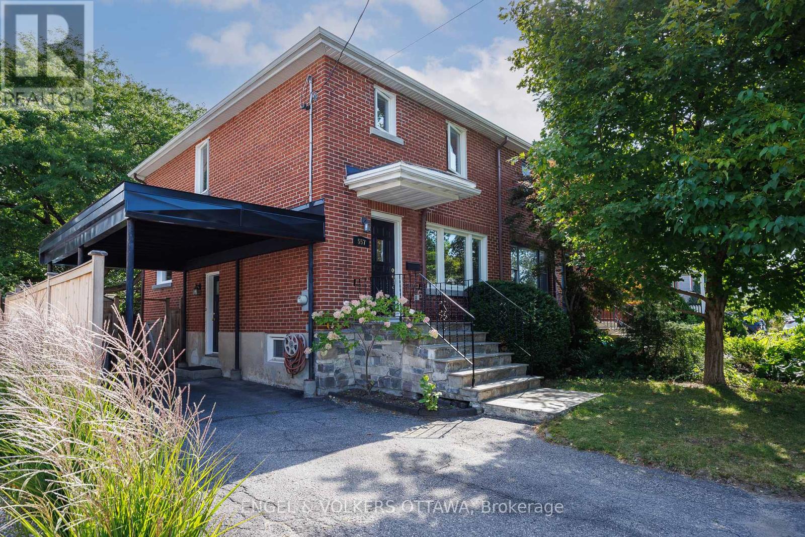 Property at 557 ROOSEVELT AVENUE image 2