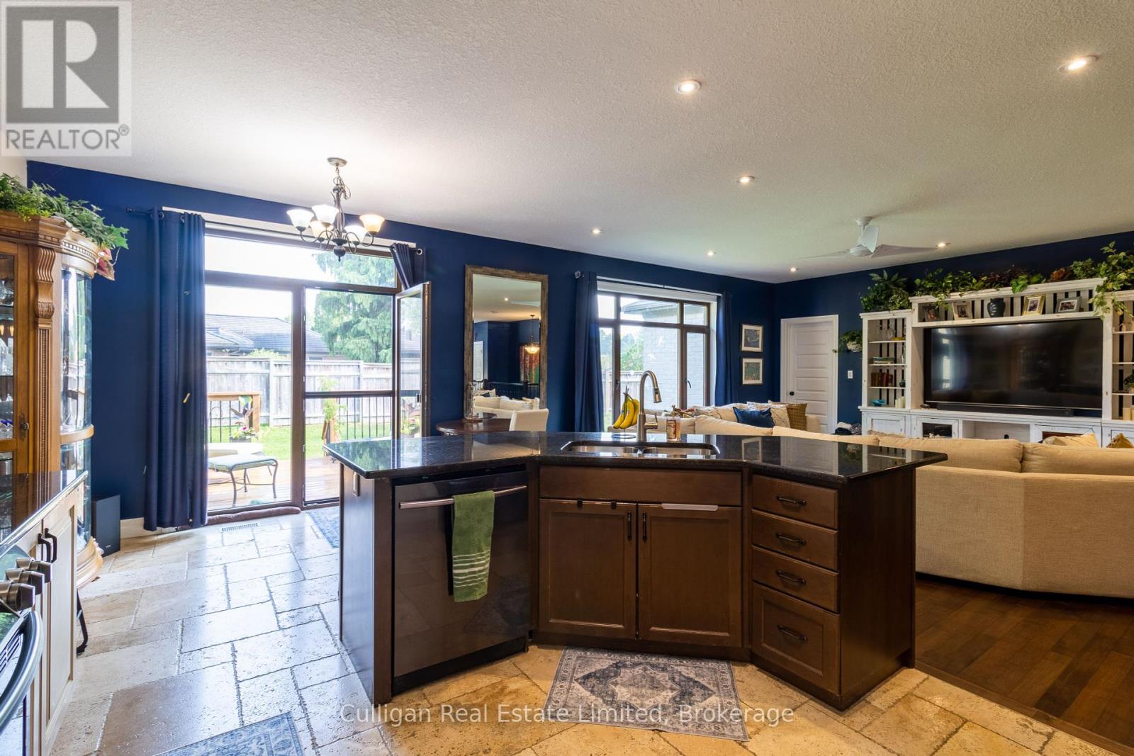 Unit #47 - 181 Skyline Avenue, London North, Ontario  N5X 0B2 - Photo 6 - X12391072