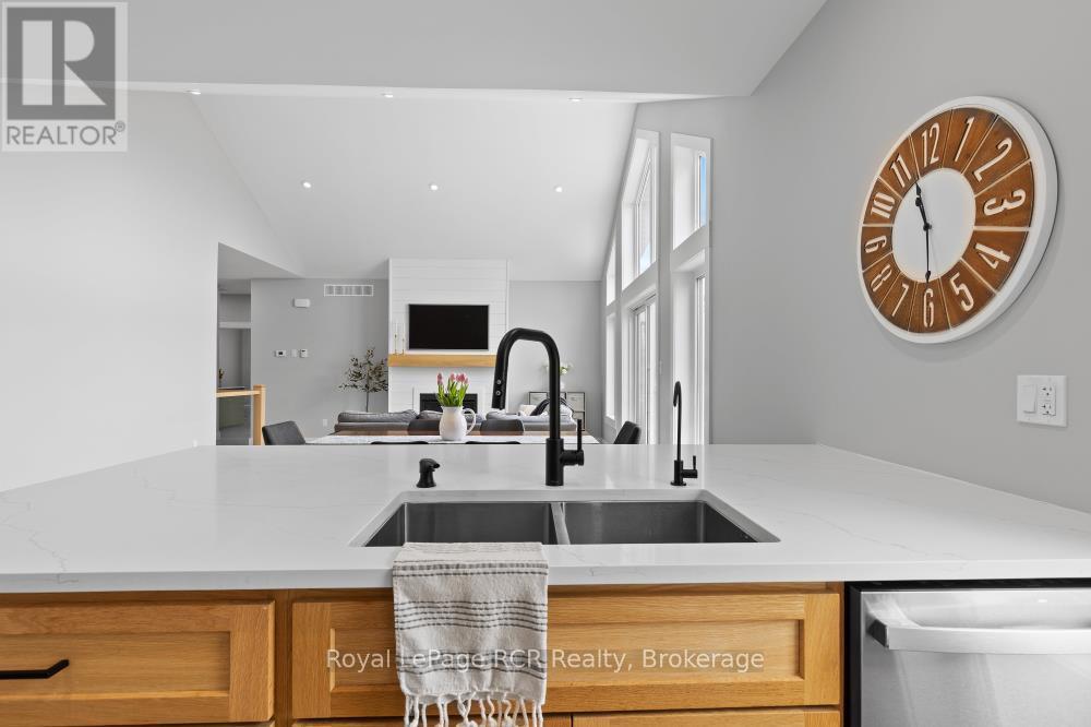 13 Jonathan Crescent, South Bruce, Ontario  N0G 2J0 - Photo 15 - X12391170