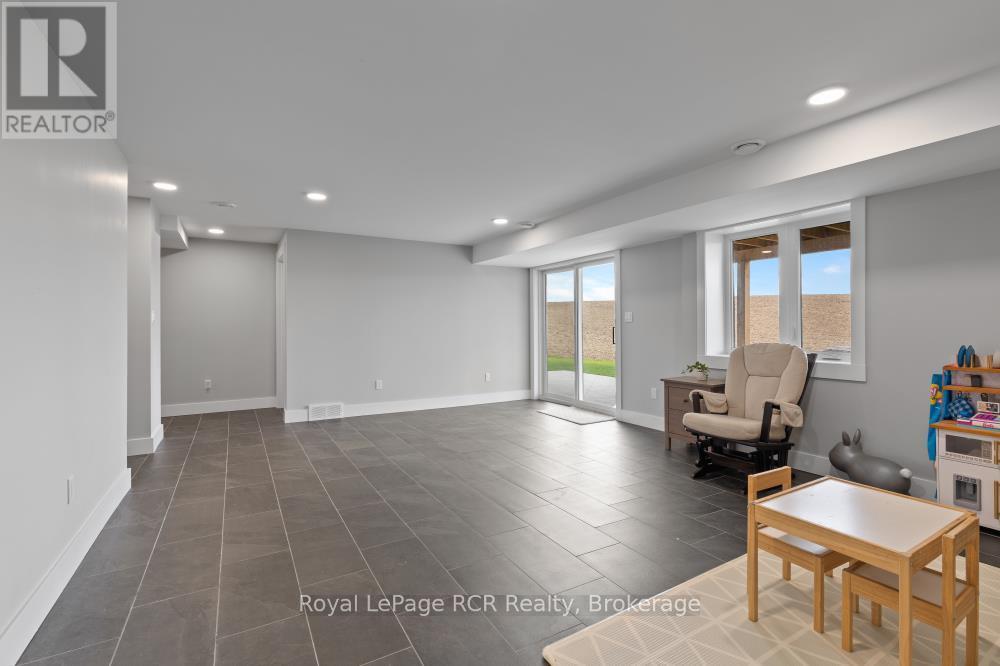 13 Jonathan Crescent, South Bruce, Ontario  N0G 2J0 - Photo 33 - X12391170