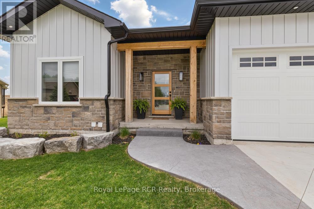 13 Jonathan Crescent, South Bruce, Ontario  N0G 2J0 - Photo 4 - X12391170