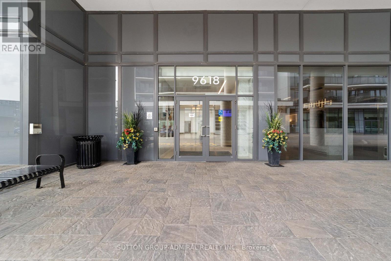 916 - 9618 Yonge Street, Richmond Hill, Ontario  L4C 0X5 - Photo 3 - N12390927