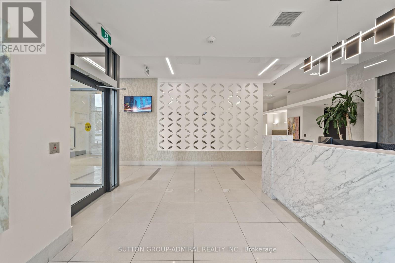 916 - 9618 Yonge Street, Richmond Hill, Ontario  L4C 0X5 - Photo 4 - N12390927