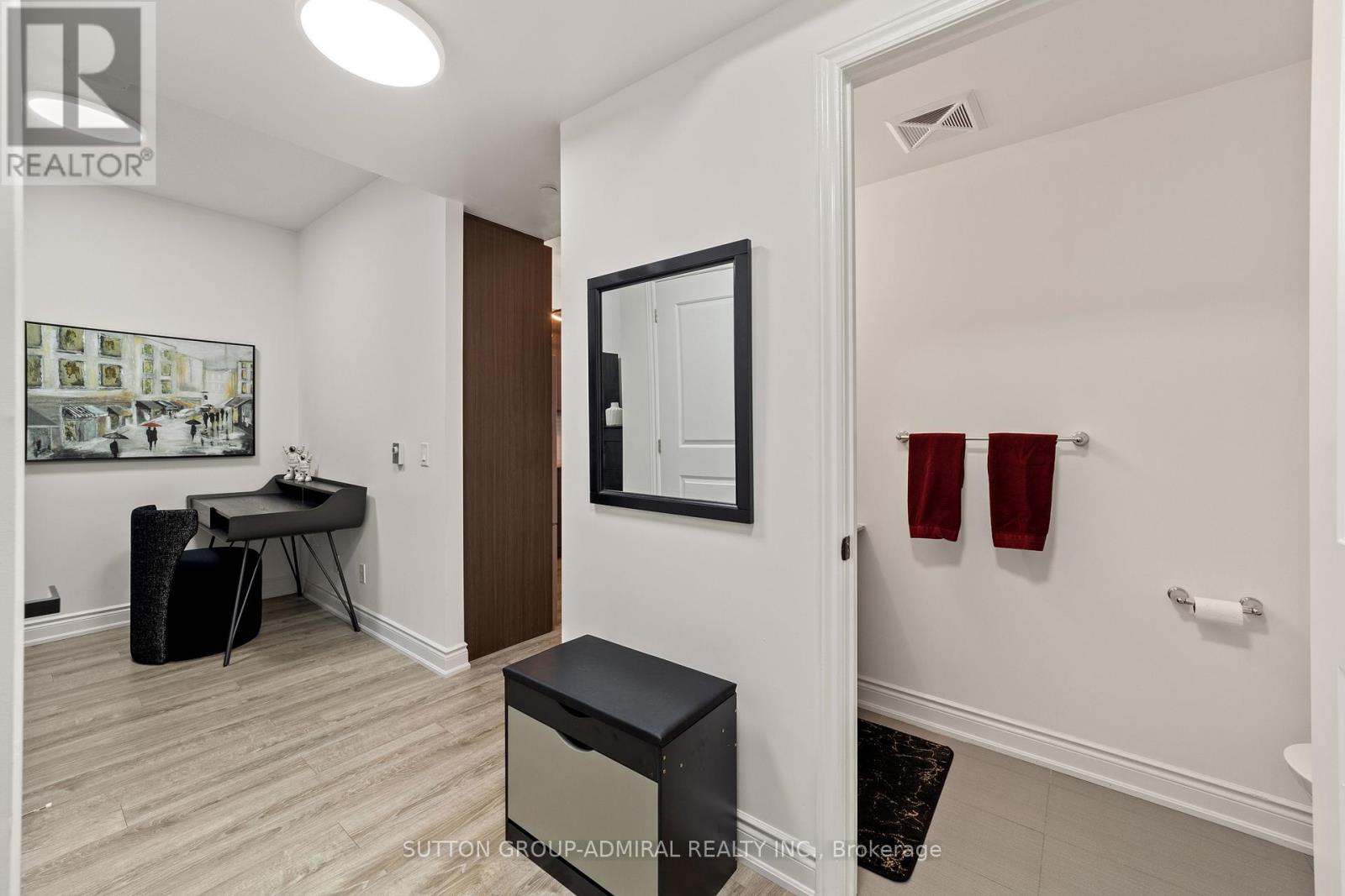 916 - 9618 Yonge Street, Richmond Hill, Ontario  L4C 0X5 - Photo 9 - N12390927