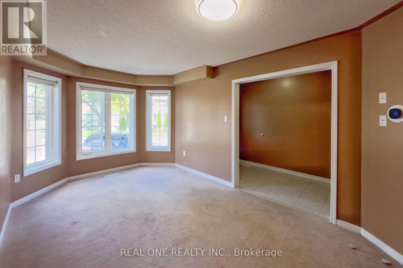 191 Flagstone Way, Newmarket, Ontario  L3X 2Z7 - Photo 4 - N12390947