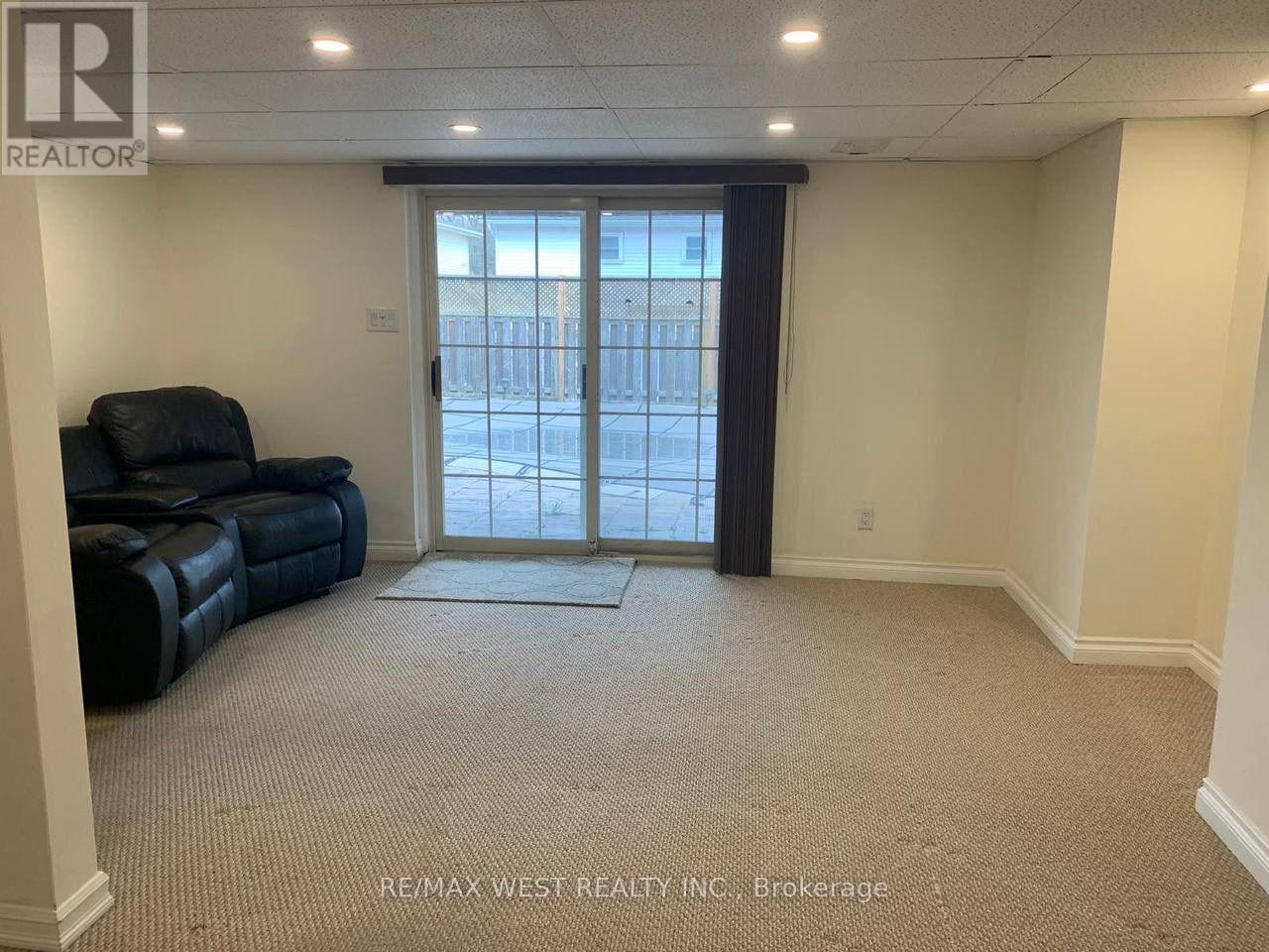 BSMT - 917 FERNDALE CRESCENT, Newmarket, Ontario