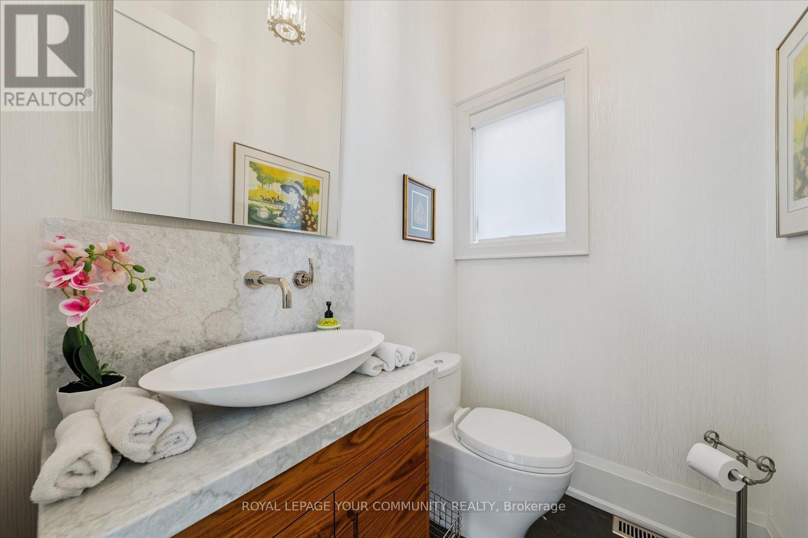 8 Winterport Court, Richmond Hill (South Richvale), Ontario  L4C 9V6 - Photo 17 - N12390970