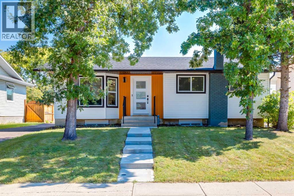 392 Cantrell Drive Sw, Calgary, Alberta  T2W 2E4 - Photo 1 - A2251732