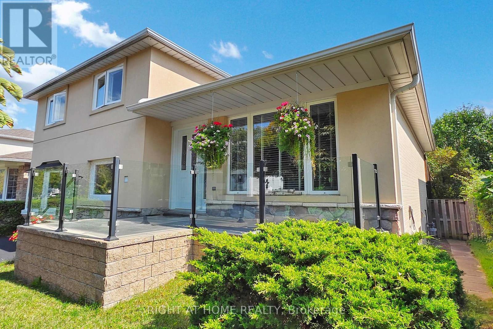 1592 Otterby Road, Mississauga (Applewood), Ontario  L4X 1W7 - Photo 1 - W12390922