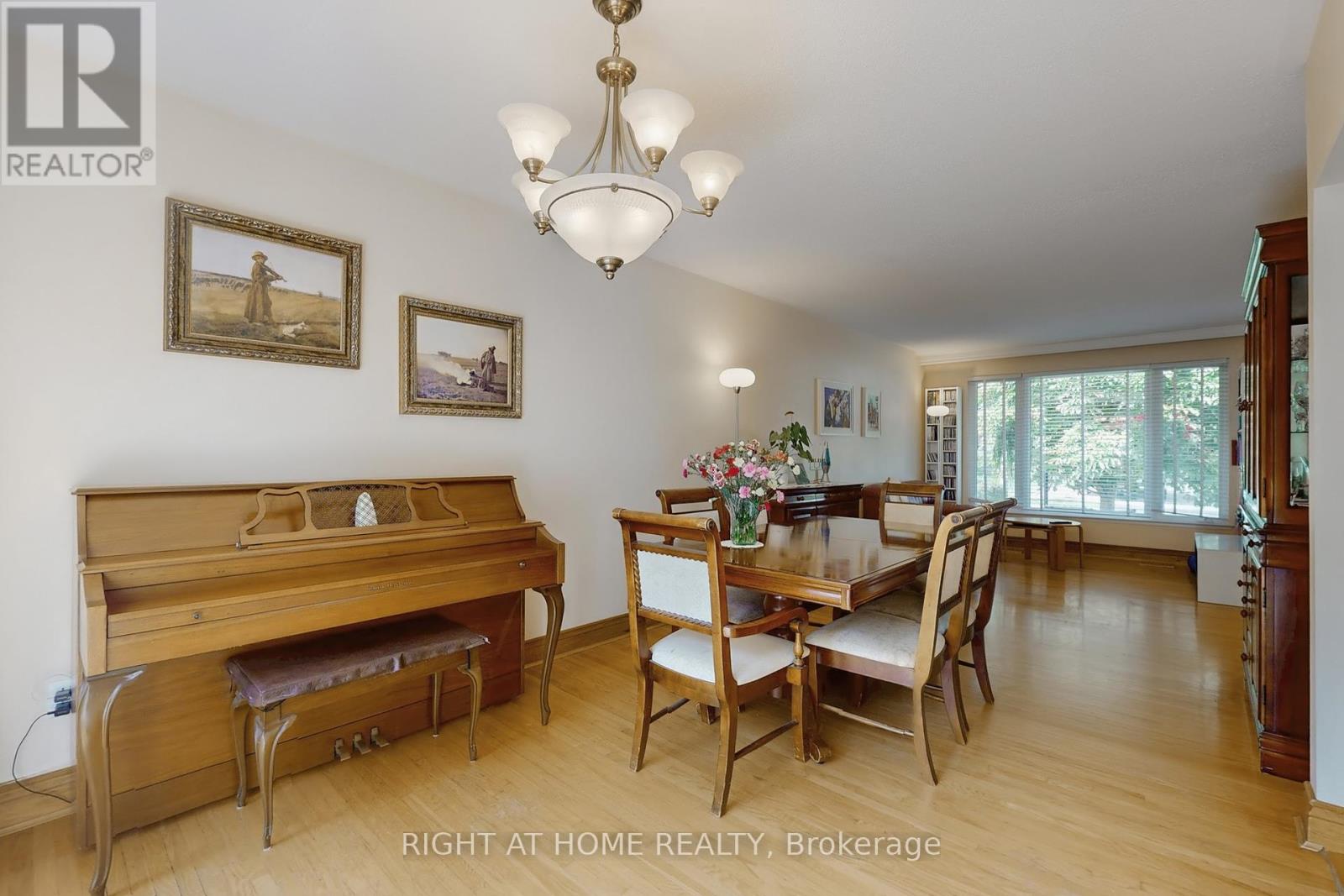 1592 Otterby Road, Mississauga (Applewood), Ontario  L4X 1W7 - Photo 11 - W12390922