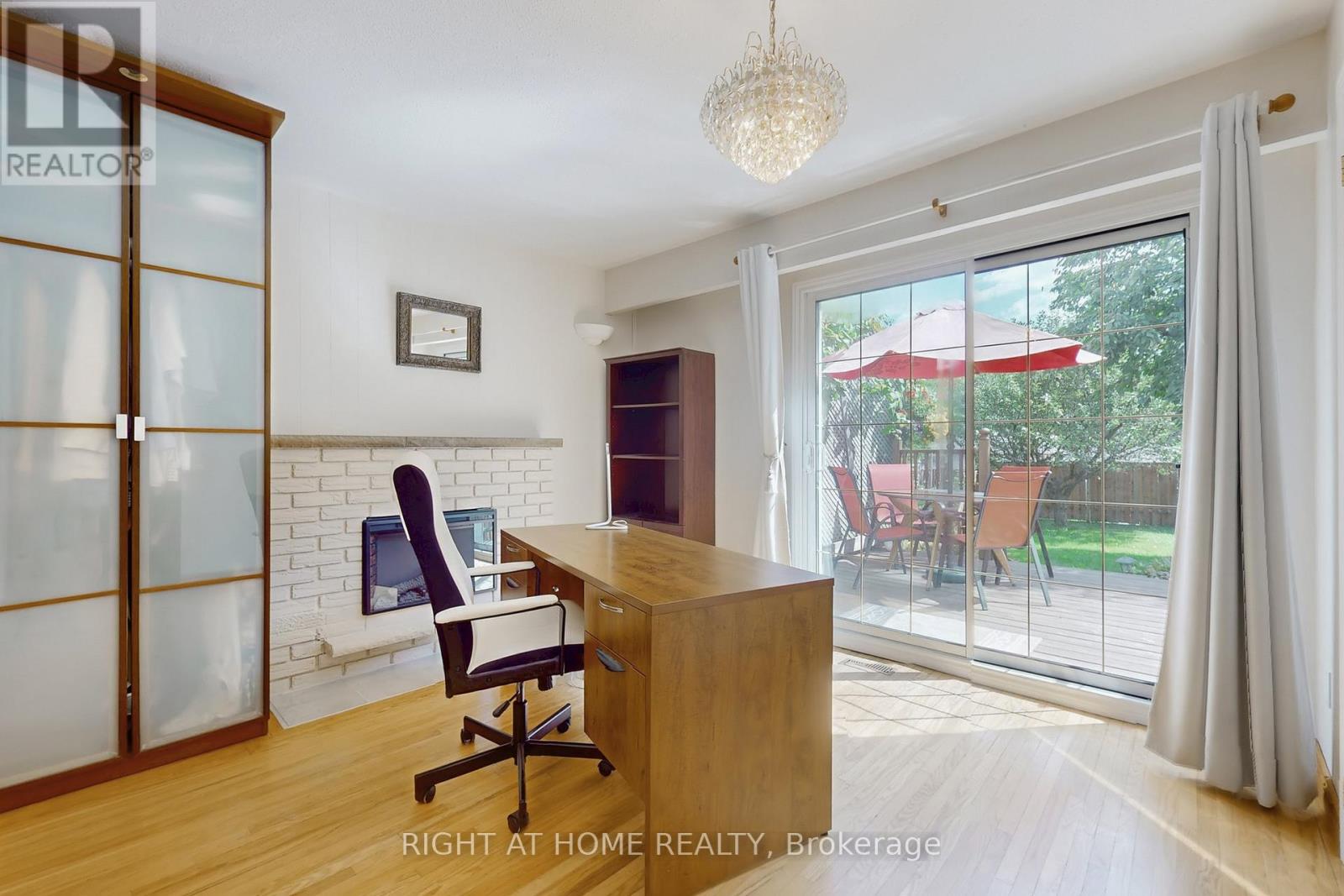 1592 Otterby Road, Mississauga (Applewood), Ontario  L4X 1W7 - Photo 13 - W12390922