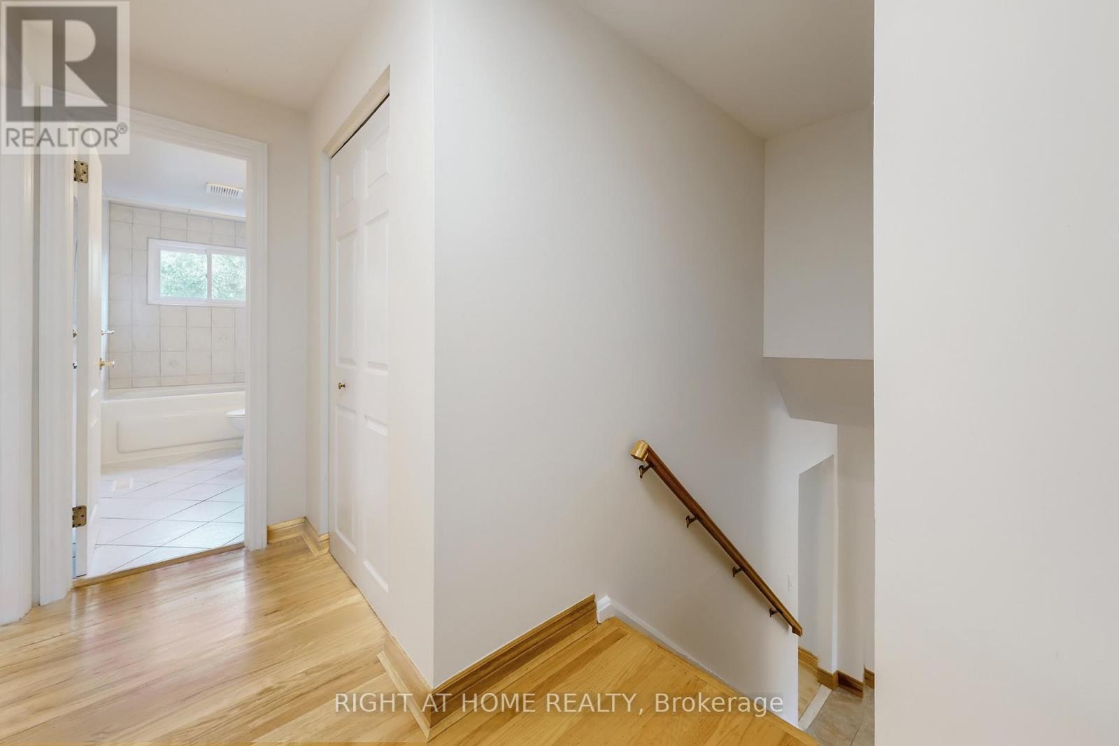 1592 Otterby Road, Mississauga (Applewood), Ontario  L4X 1W7 - Photo 16 - W12390922