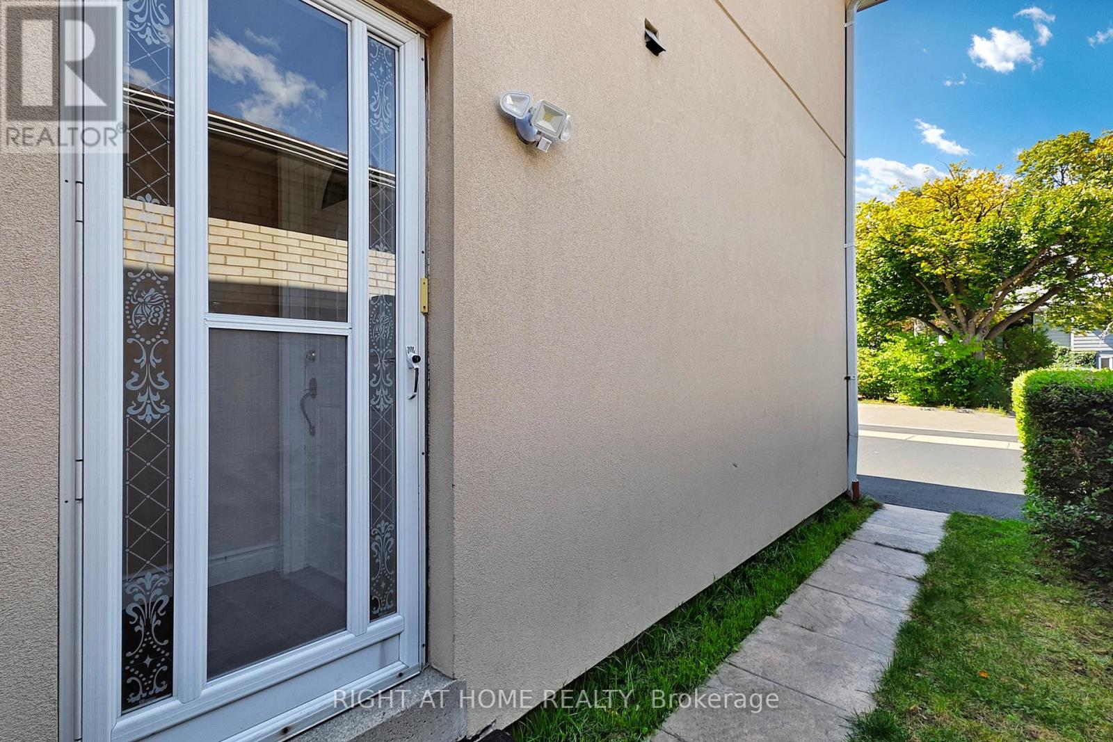 1592 Otterby Road, Mississauga (Applewood), Ontario  L4X 1W7 - Photo 21 - W12390922