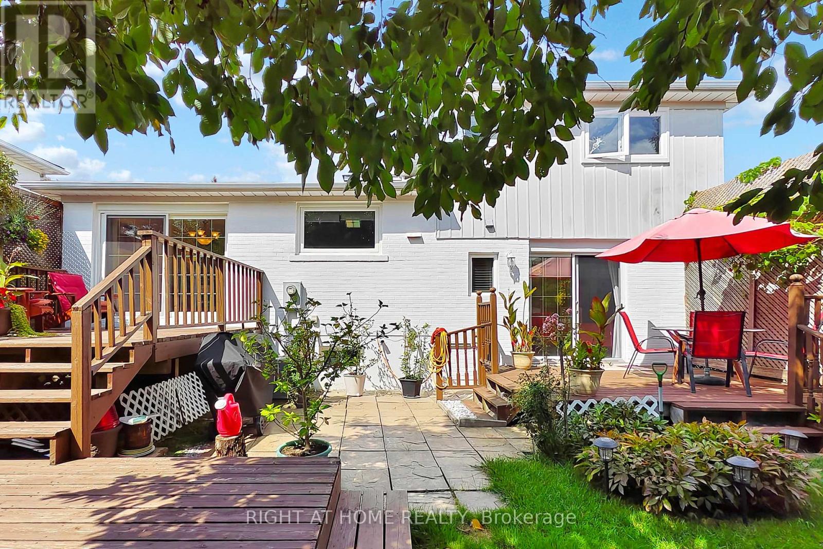 1592 Otterby Road, Mississauga (Applewood), Ontario  L4X 1W7 - Photo 32 - W12390922